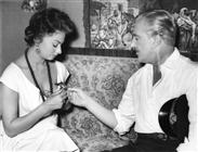 <div>Sophia Loren e Vittorio De Sica durante la lavorazione del film</div>
<div><span style="font-size: 10pt;">Foto di Giovan Battista Poletto</span></div>